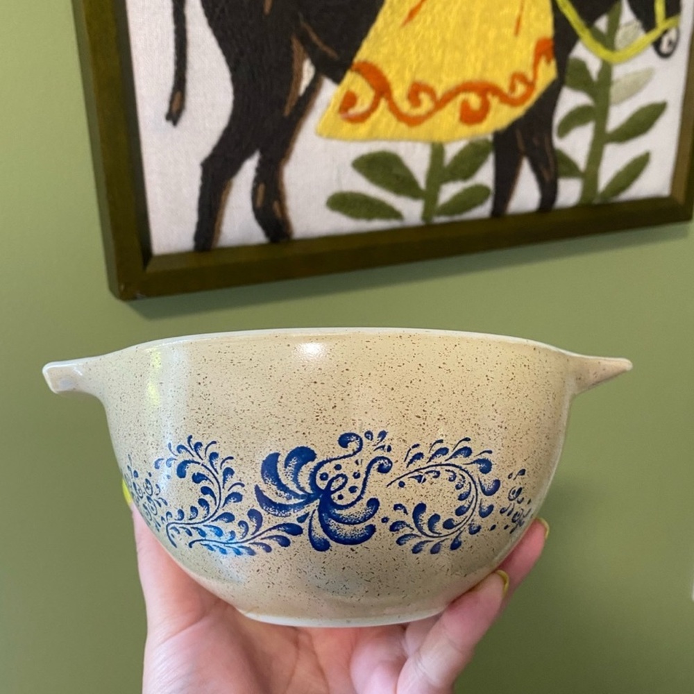 Pyrex 441 - homestead pattern small Cinderella  Blue and Cream Bowl